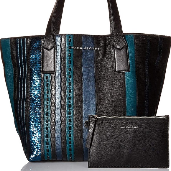 Marc Jacobs Handbags - 🌹H.P🌹 Authentic Marc Jacobs leather Tote/pouch